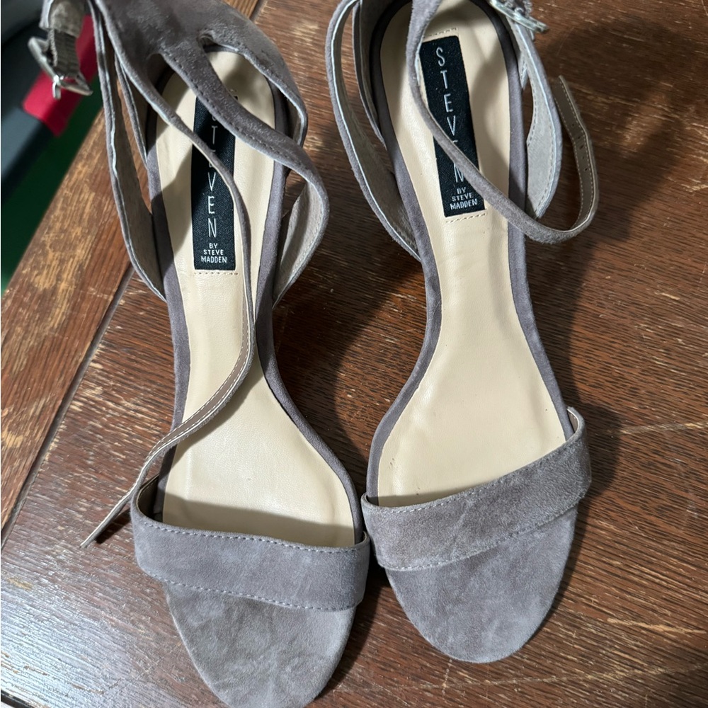 Gray NineWest heels